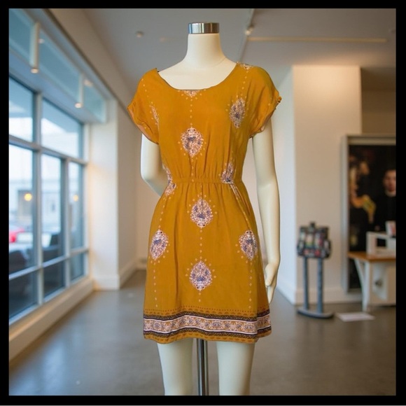 2/$25 🅢🅐🅛🅔 🌻 NWOT Yellow Paisley Boho Flower Print Mini Dress • Autumn • School - Picture 1 of 8
